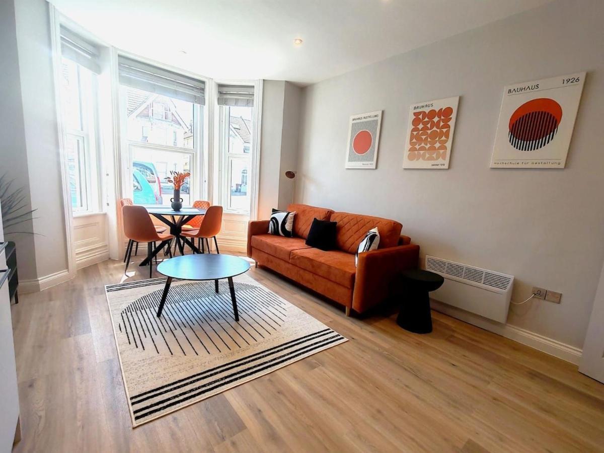 Stunning Modern Apartment Sleeps 4 - 6 Min Walk From Golden Beaches-Free Parking Борнмут Екстер'єр фото