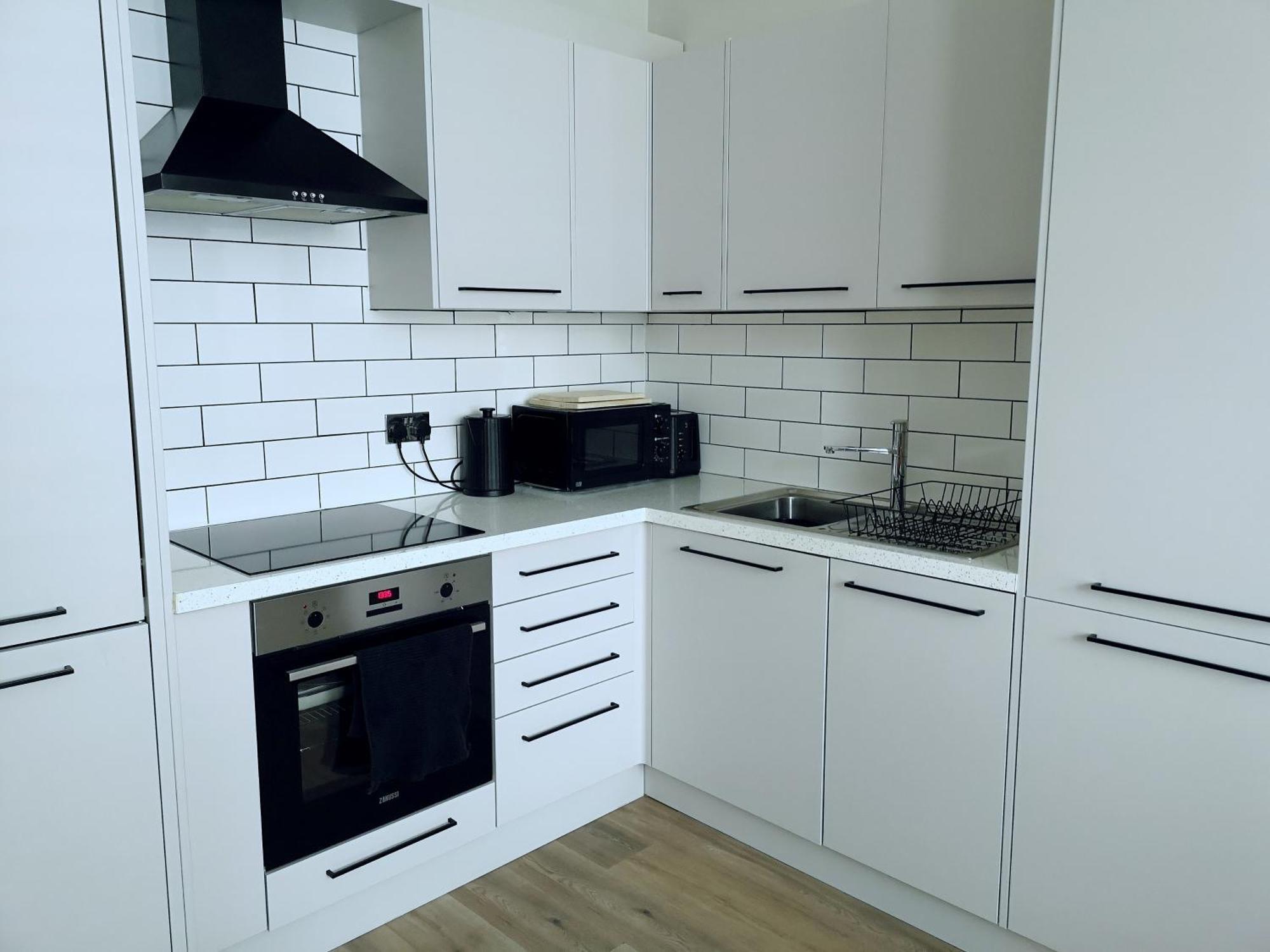 Stunning Modern Apartment Sleeps 4 - 6 Min Walk From Golden Beaches-Free Parking Борнмут Екстер'єр фото